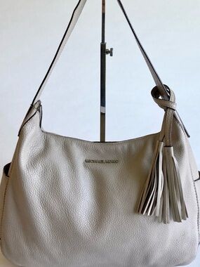 🚨🚨Michael Kors Pebbled Leather Shoulder Bag in Light Gray